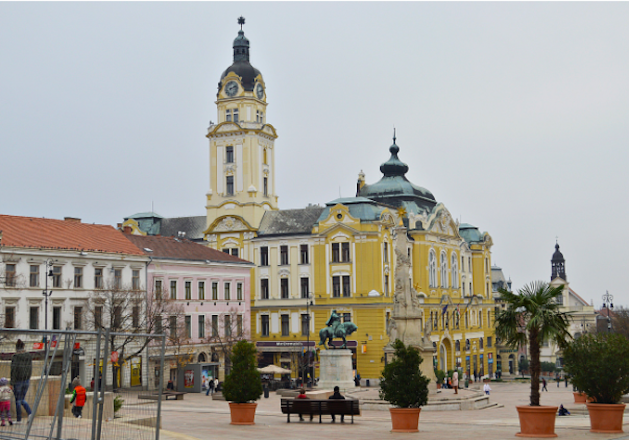 Eladó utcafronti üzlethelyiség Pécs belvárosában