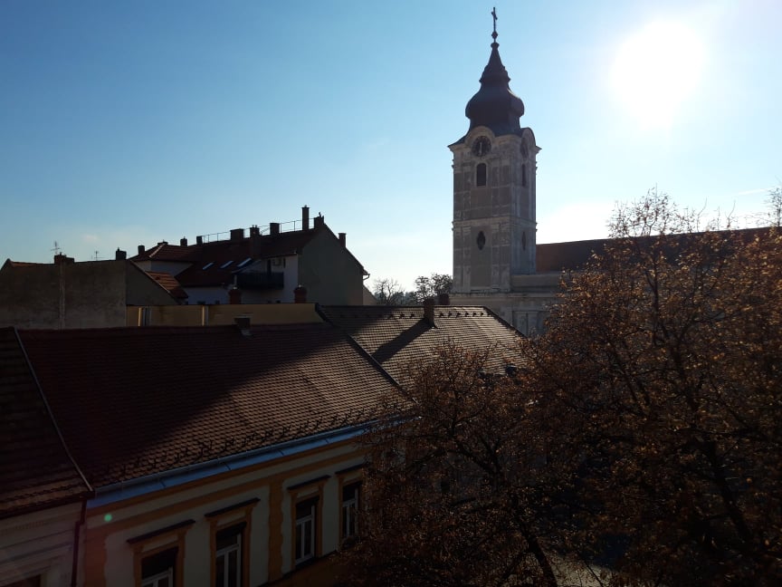 Kiadó 2 balkonos téglalakás Pécs történelmi belvárosában
