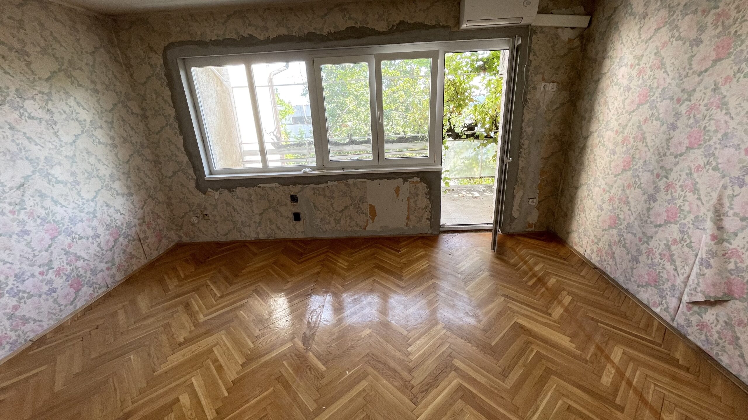 Pécs, Angster J. utcában felújítandó 120m2 sorház ingatlan eladó